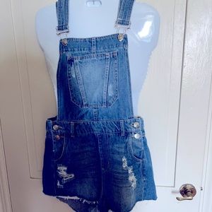 Overall Jean shorts by H&M Devided; preowned; size 4; distressed; farmer